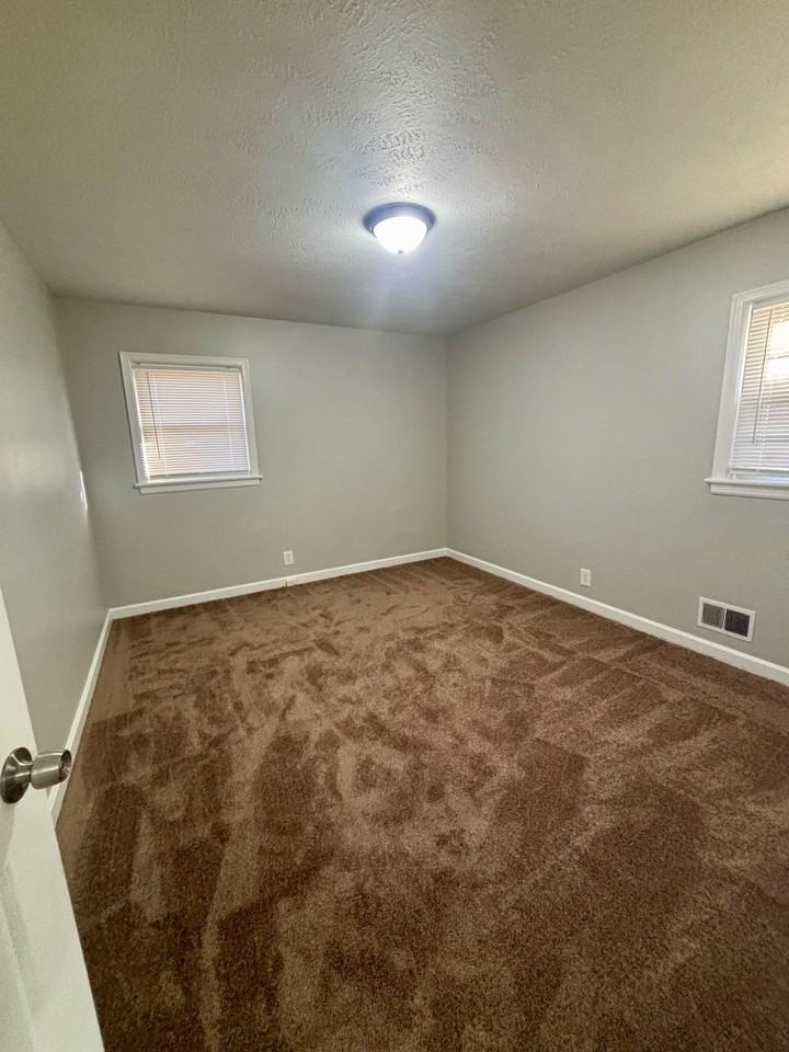 1055 Euclid Ave #1 - Photo 7 of 9