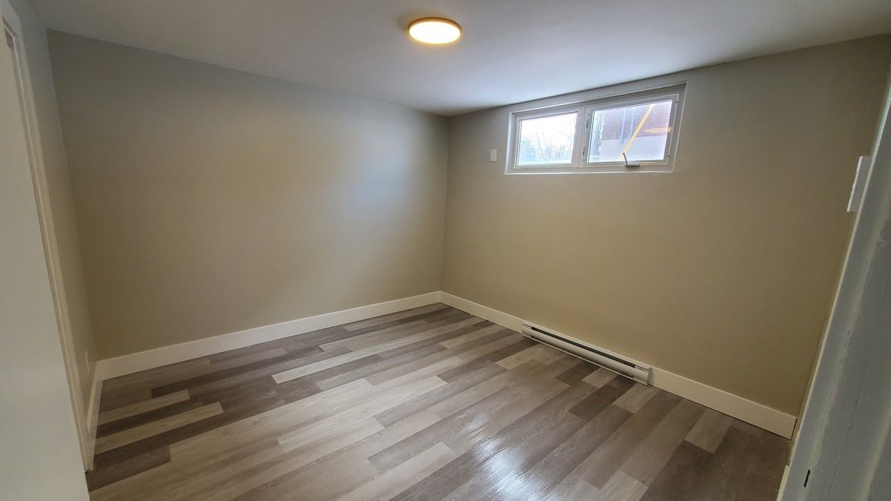 245 Humphrey St #2 - Photo 3 of 5