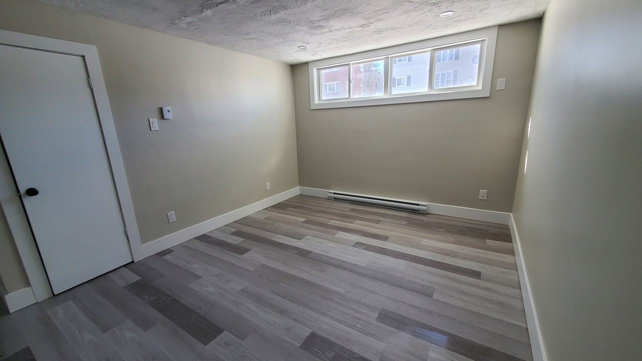 245 Humphrey St #2 - Photo 4 of 5