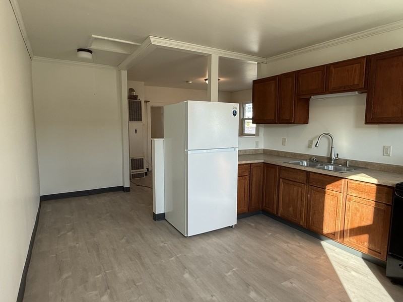 1003 Ontario Ave - Photo 3 of 14
