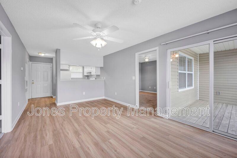 301 Country Club Dr Ne Apt A - Photo 4 of 29