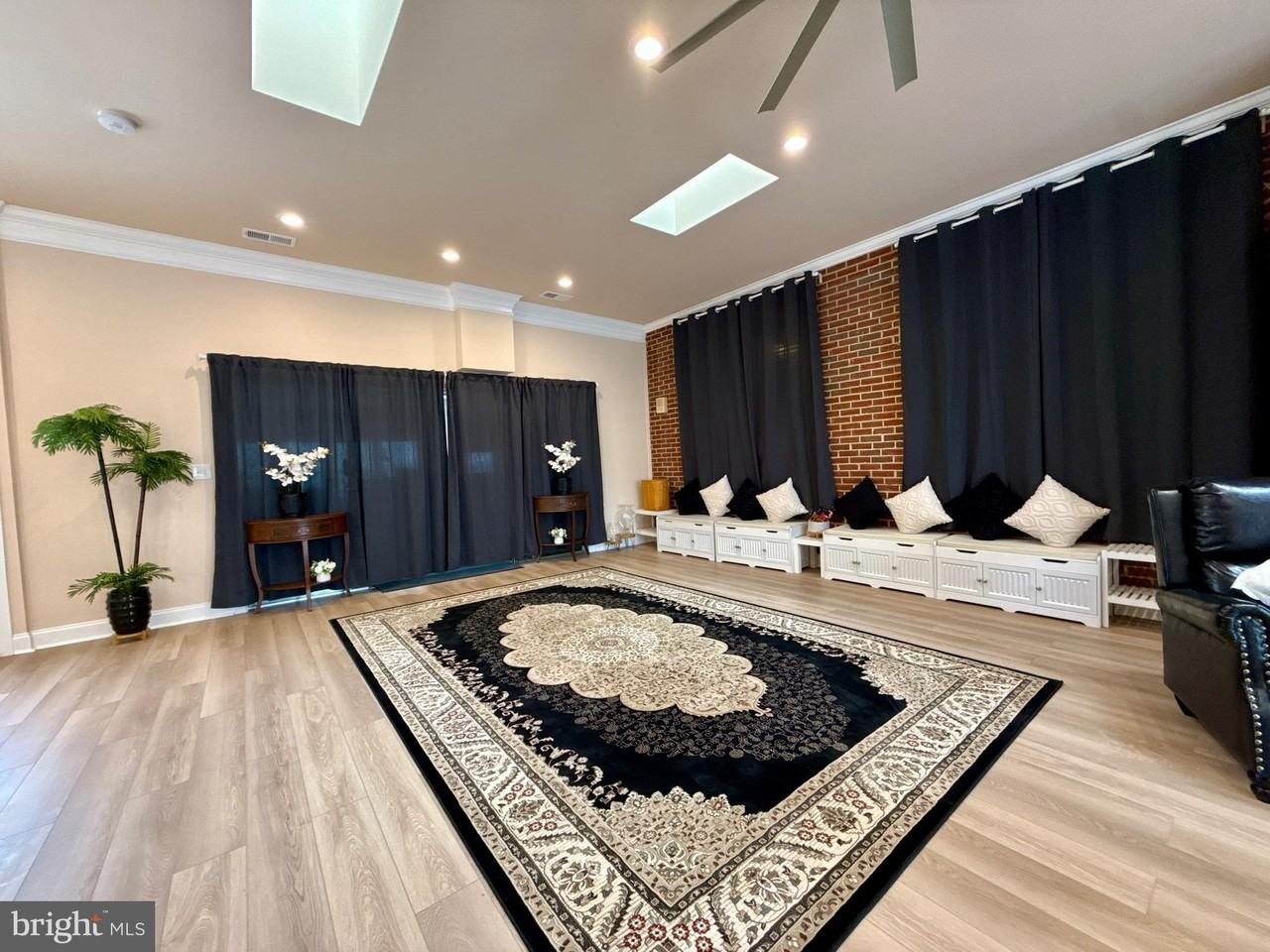 19923 Smith Cir - Photo 5 of 50