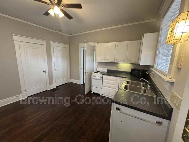 1810 15th Ave S #C - Photo 2 of 5