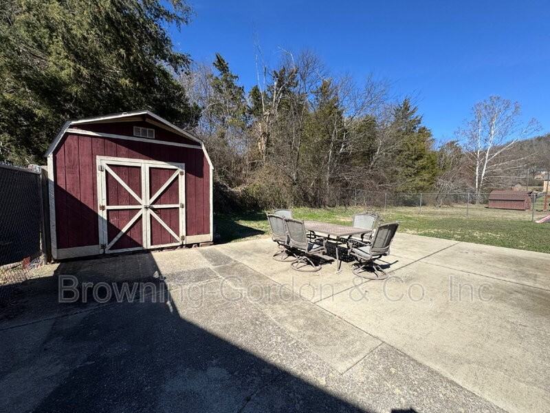 544 Phipps Dr - Photo 3 of 16