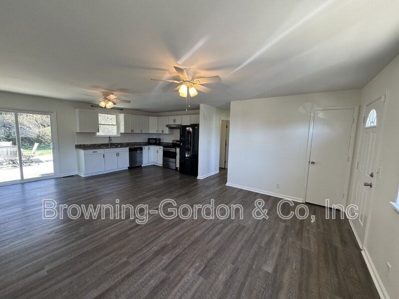 544 Phipps Dr - Photo 4 of 16