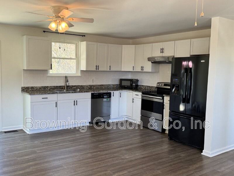 544 Phipps Dr - Photo 6 of 16