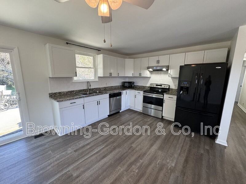 544 Phipps Dr - Photo 7 of 16