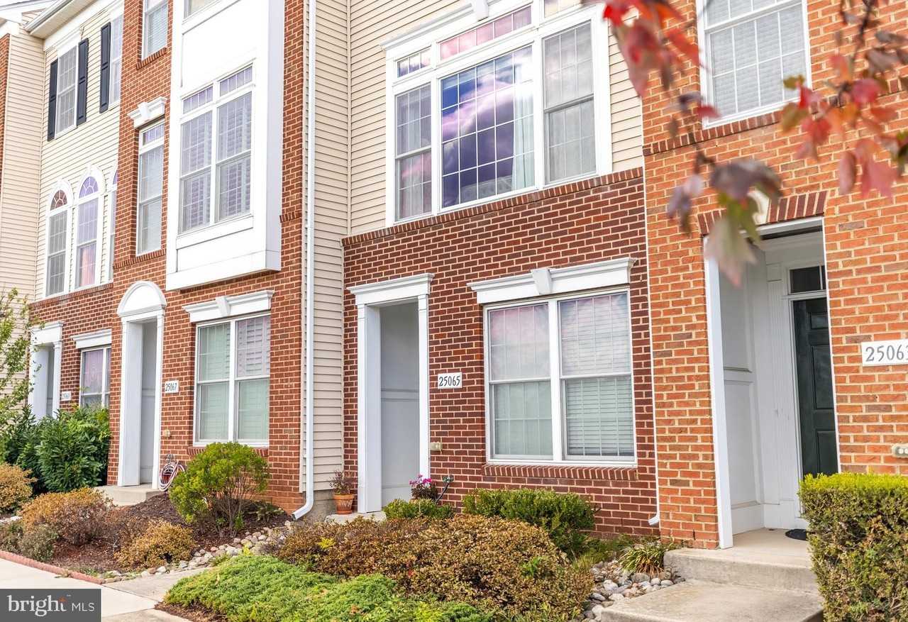 25065 Riding Center Dr - Photo 3 of 42