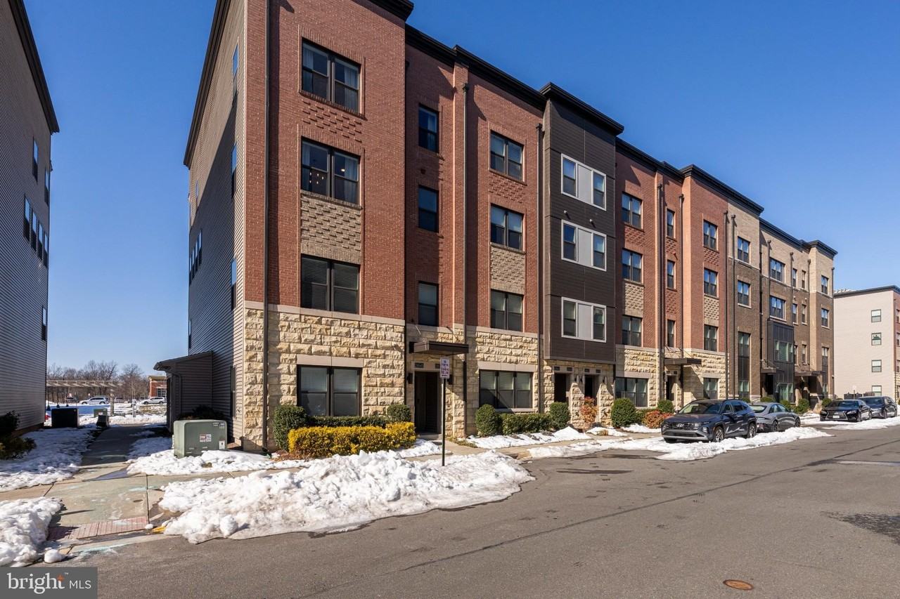 20543 Milbridge Ter - Photo 2 of 33