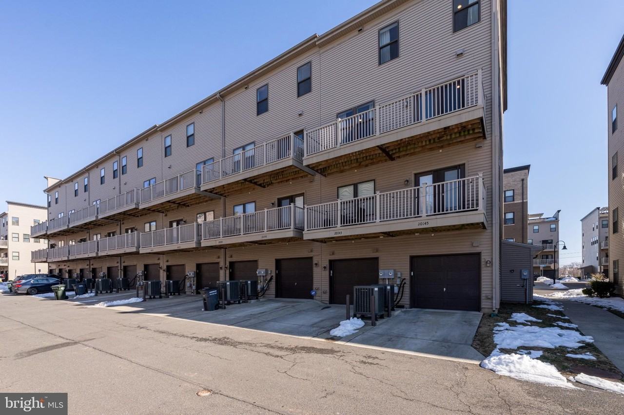 20543 Milbridge Ter - Photo 4 of 33