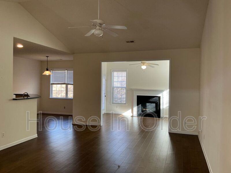 46 Summer Meadow Rd - Photo 2 of 18