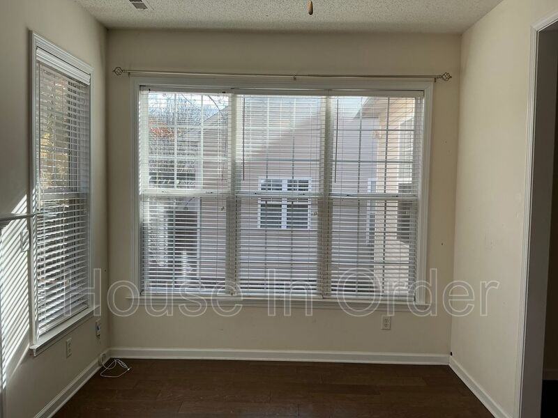 46 Summer Meadow Rd - Photo 4 of 18