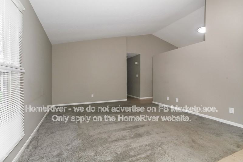 849 Somerset Ct - Photo 3 of 19