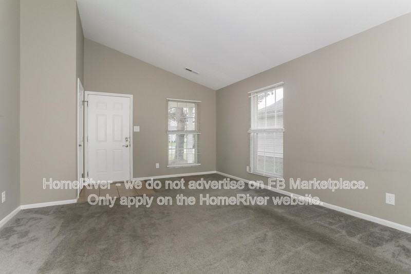 849 Somerset Ct - Photo 4 of 19