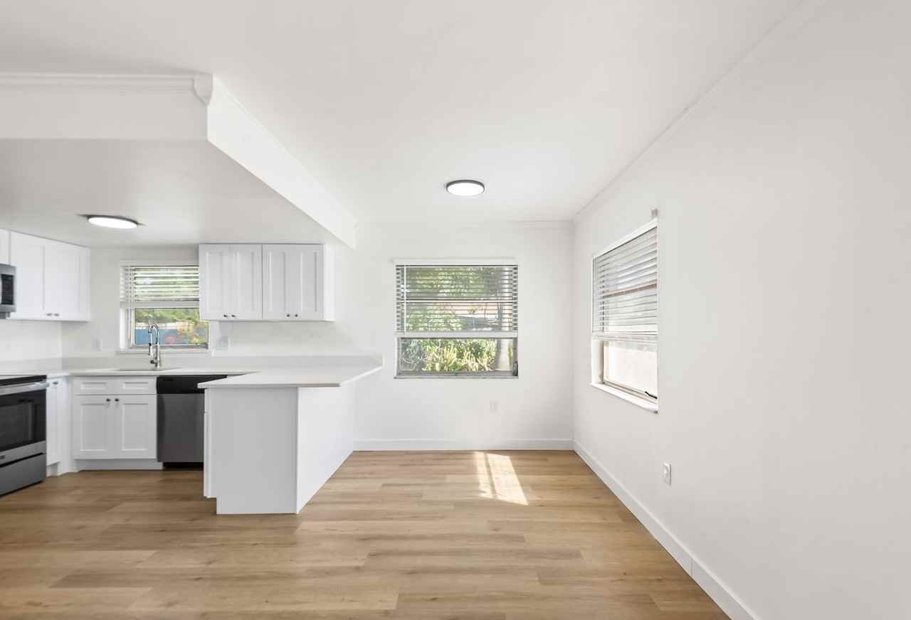 555 62nd St S - Photo 3 of 10