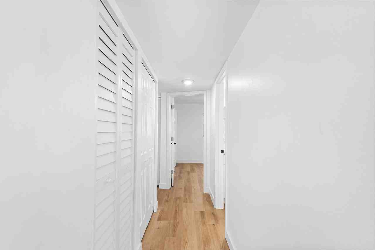 555 62nd St S - Photo 6 of 10
