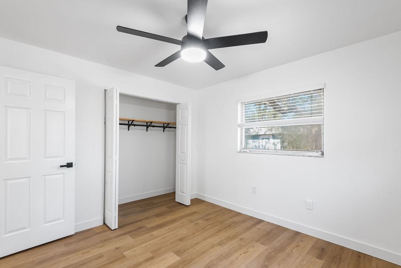 555 62nd St S - Photo 7 of 10