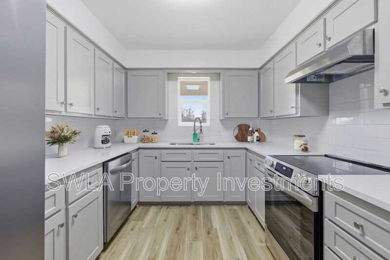 213 Dewitt St - Photo 2 of 10