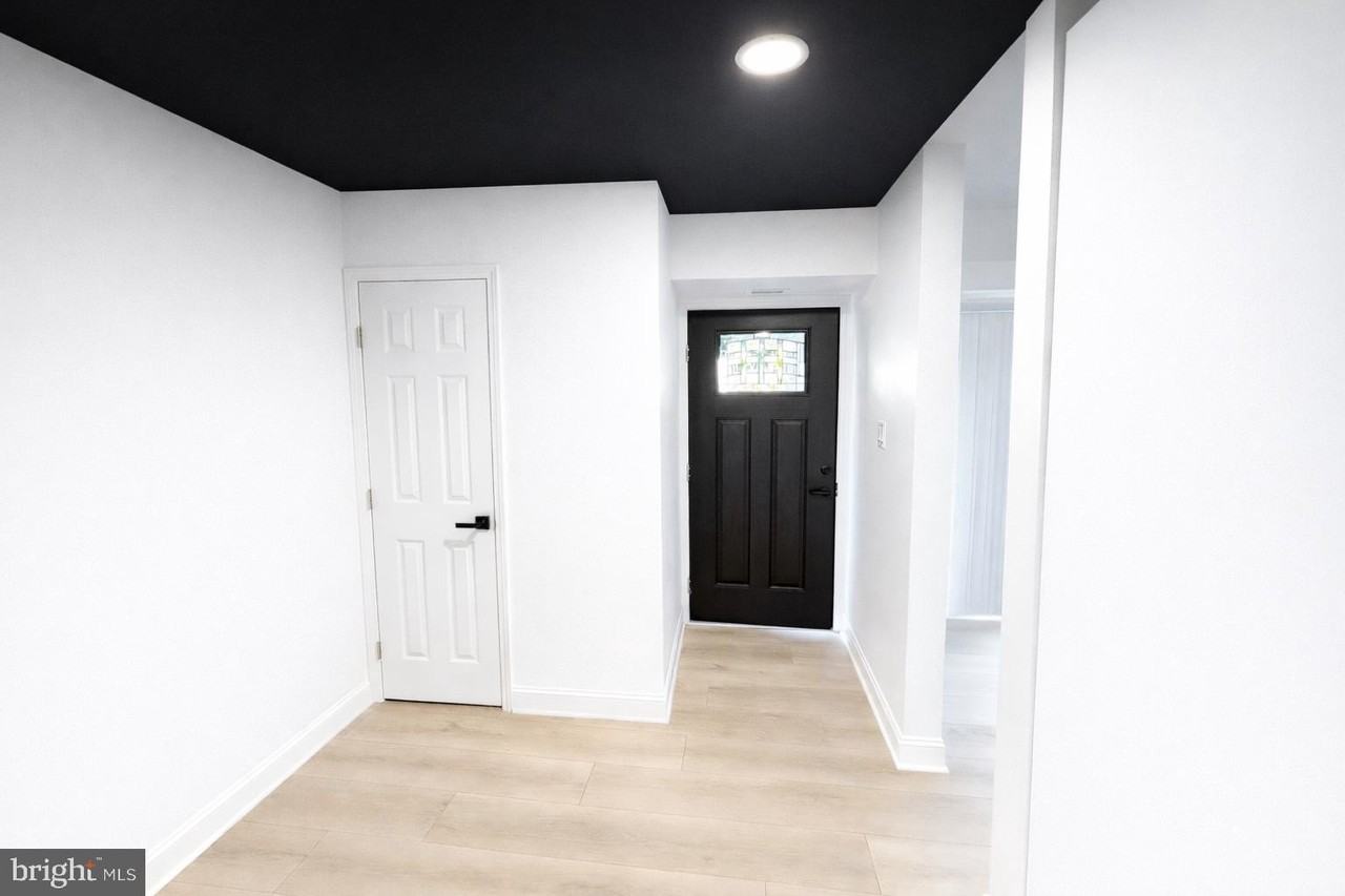 10811 Violet Ct - Photo 3 of 17