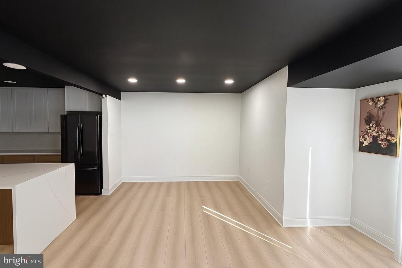 10811 Violet Ct - Photo 5 of 17