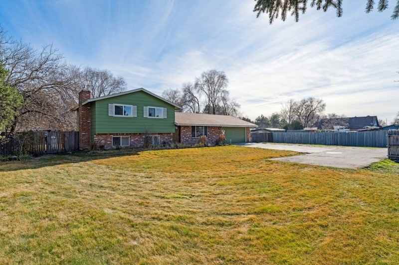 420 S Five Mile Rd - Photo 2 of 40