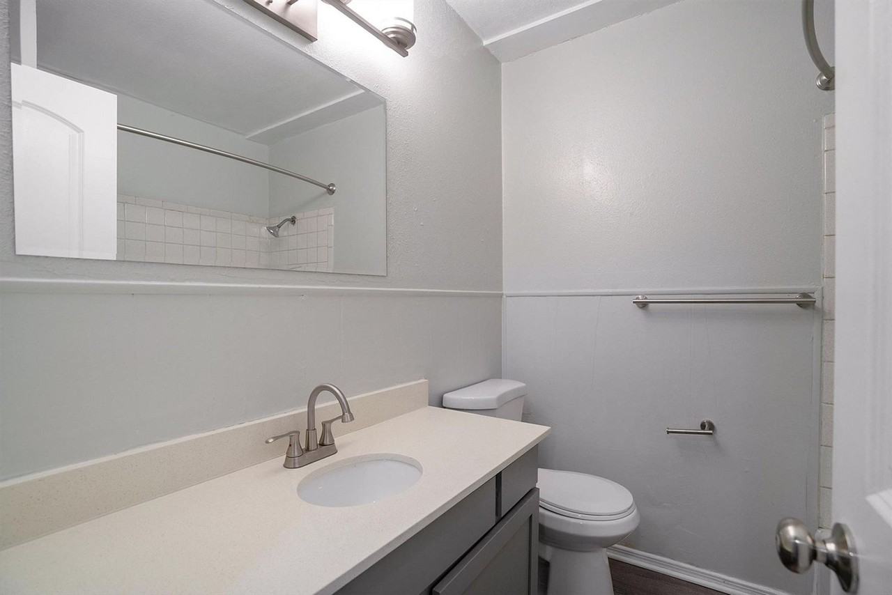 Rose Street Too - Photo 6 of 20