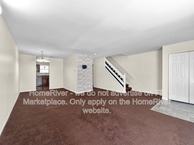 668 Longwood Rd - Photo 3 of 21