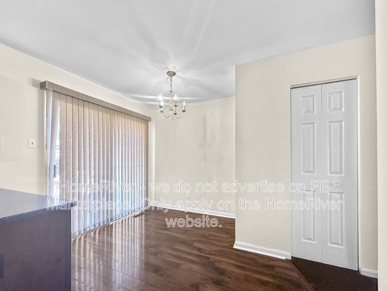 668 Longwood Rd - Photo 4 of 21