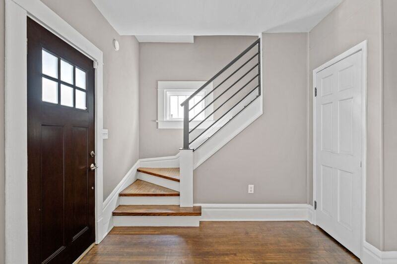 1511 Hamlet St - Photo 5 of 36