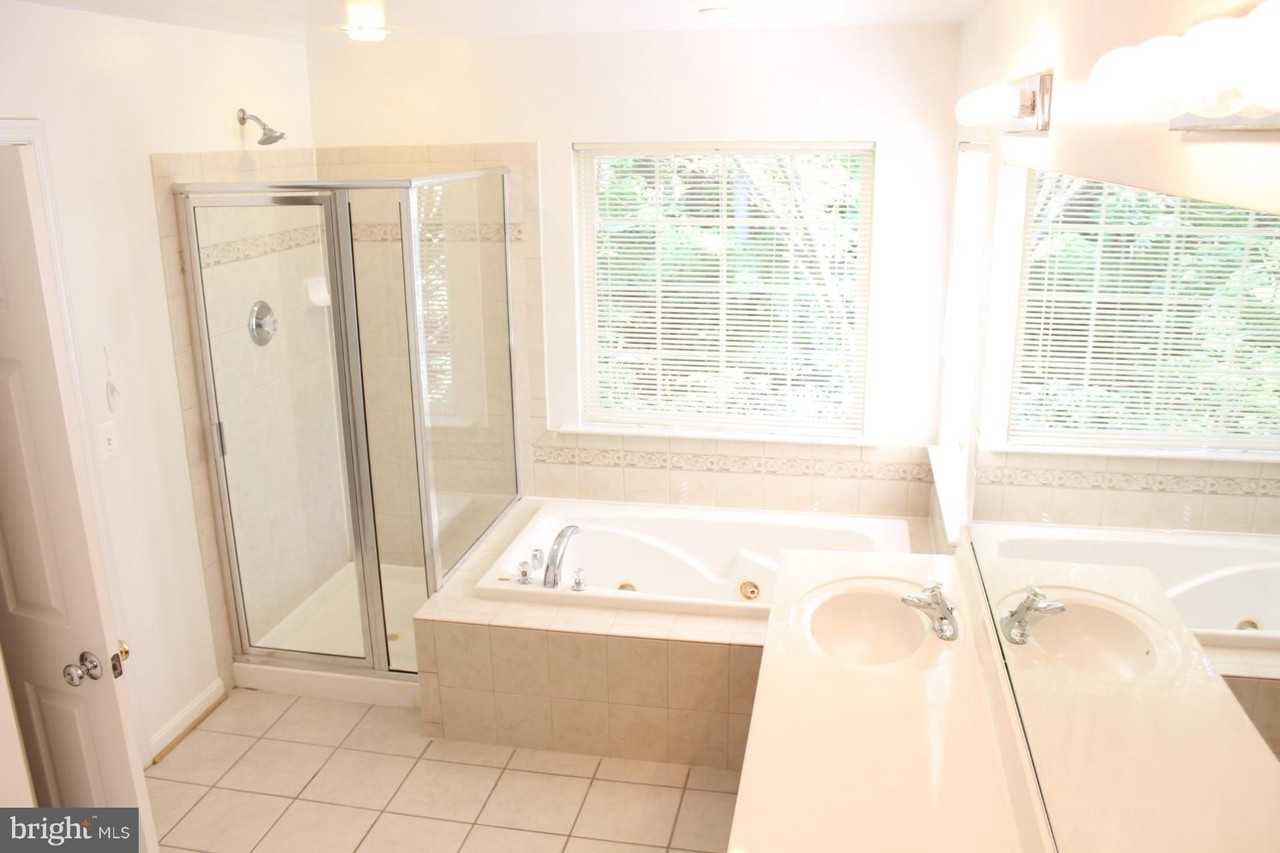 15220 Lord Culpeper Ct - Photo 3 of 34