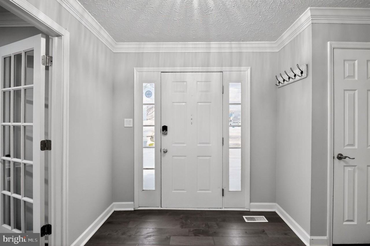 7609 Croydon Pl - Photo 3 of 35