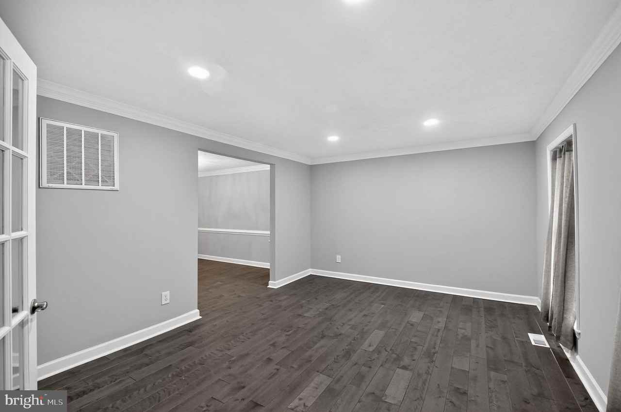 7609 Croydon Pl - Photo 4 of 35