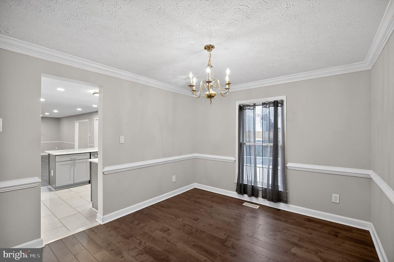 7609 Croydon Pl - Photo 5 of 35