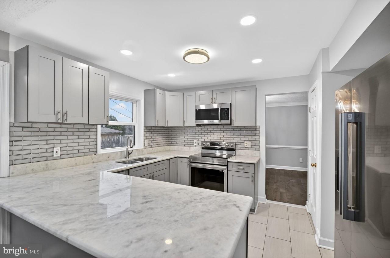 7609 Croydon Pl - Photo 6 of 35