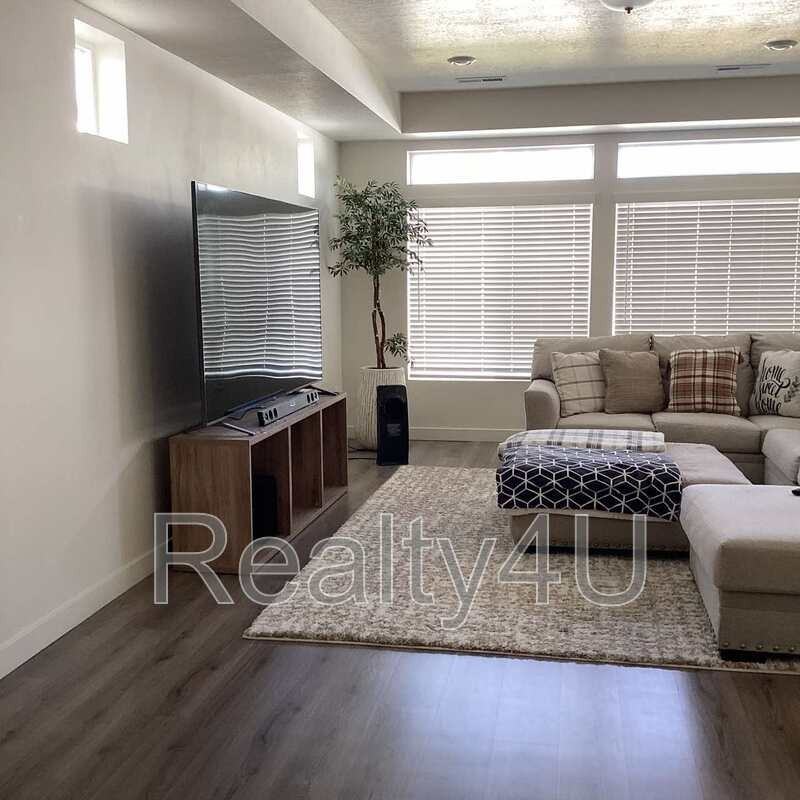 E Crown Point Dr - Photo 4 of 26