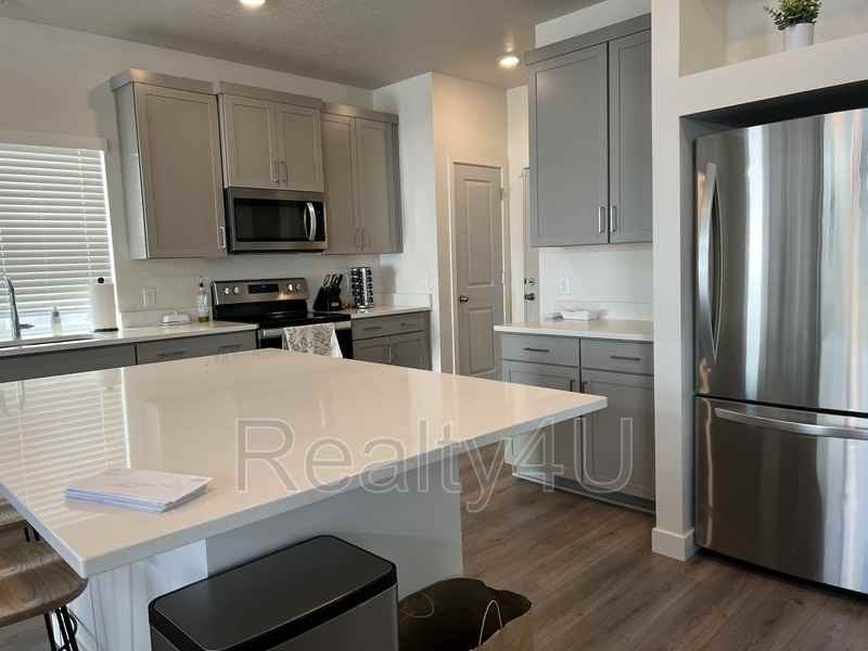 E Crown Point Dr - Photo 6 of 26