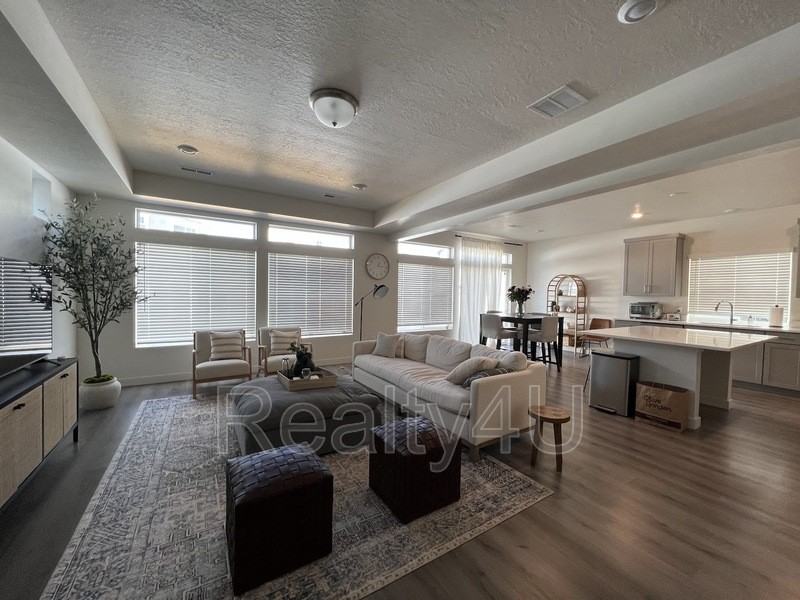 138 E Crown Point Dr - Photo 7 of 28