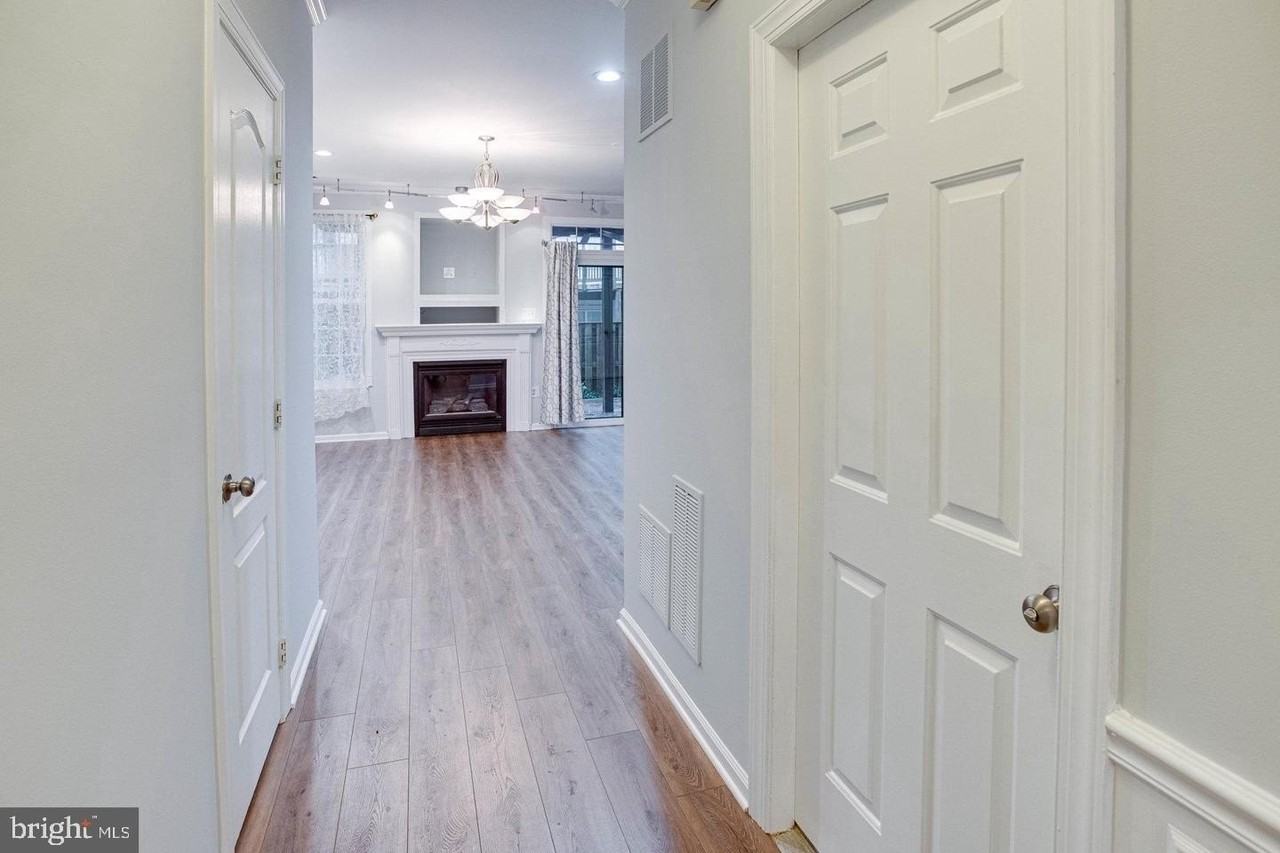 938 Herons Run Ln - Photo 5 of 50