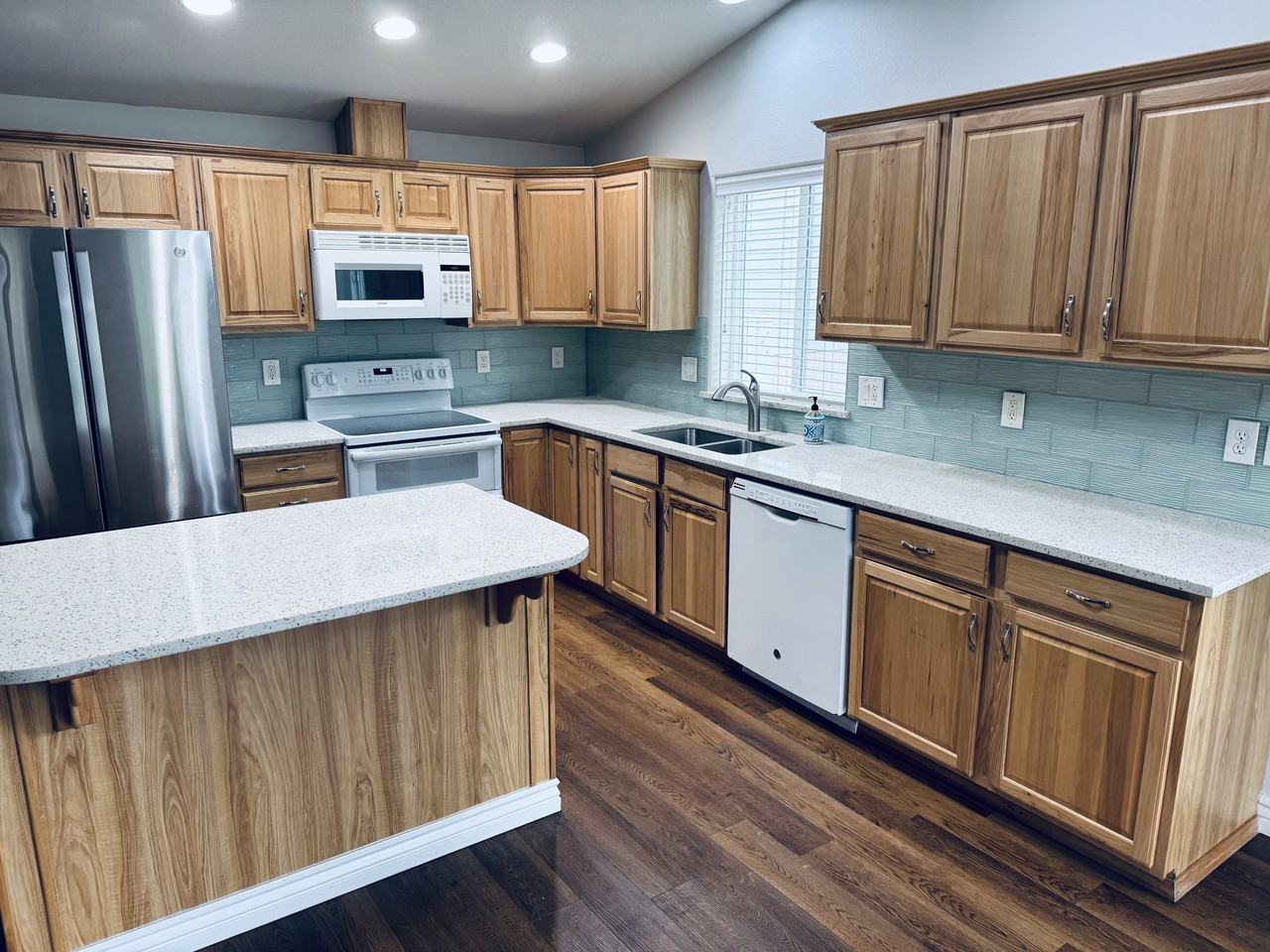 211 Iowa St #1 - Photo 5 of 10