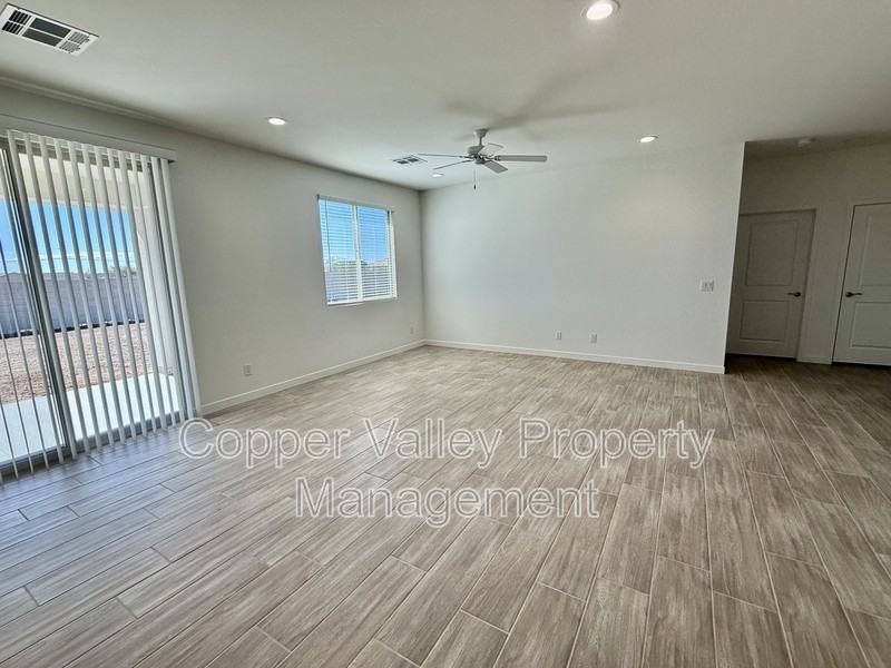 40516 N 3rd Ave - Photo 4 of 20