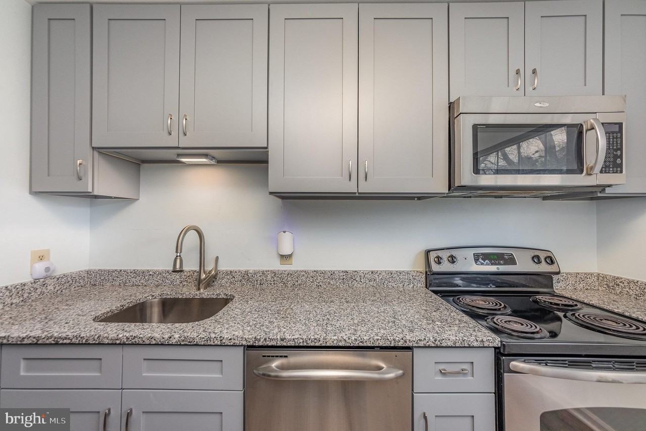 2211 Minnear St - Photo 6 of 19