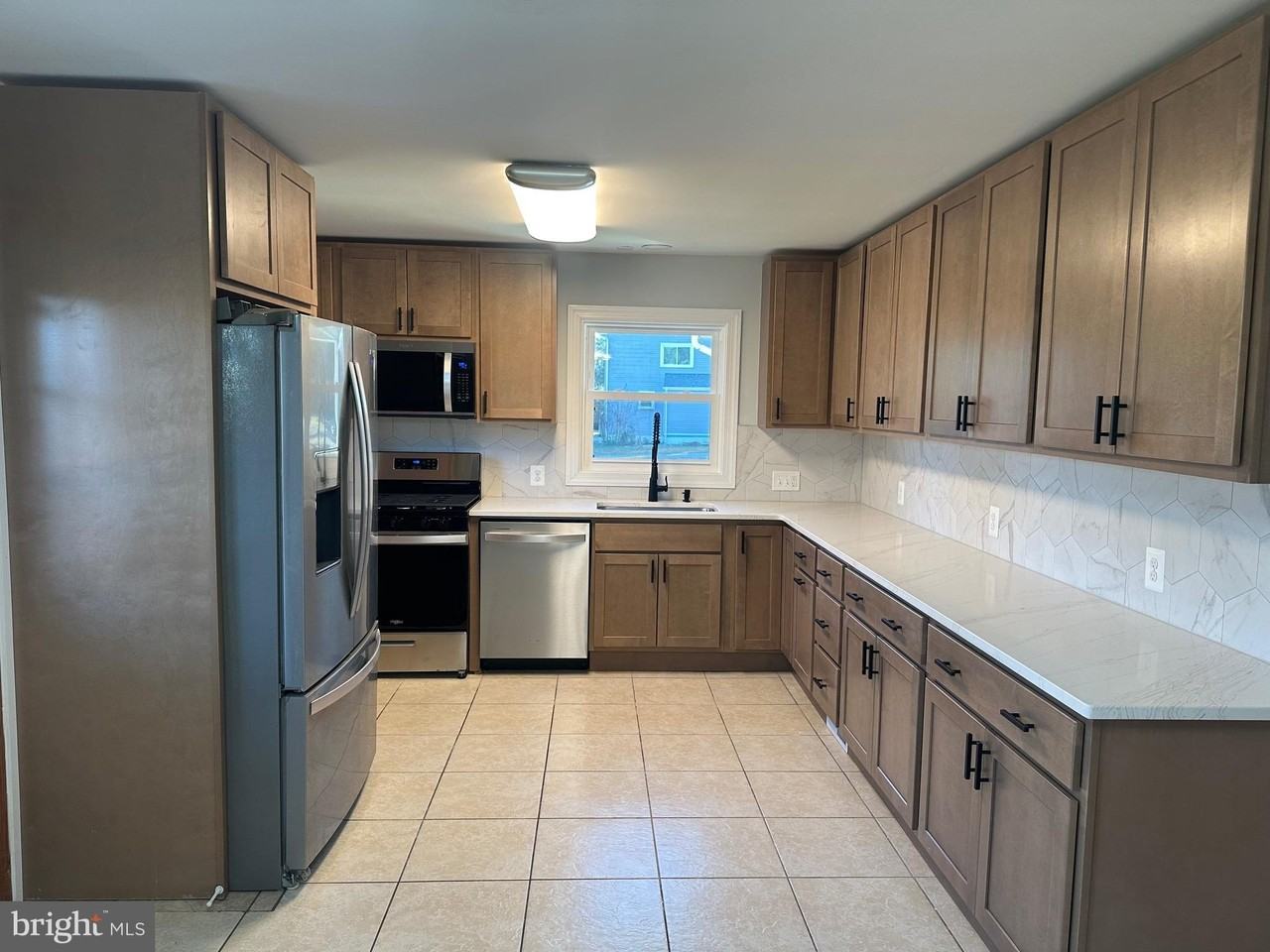 905 Taskforce Dr - Photo 2 of 13