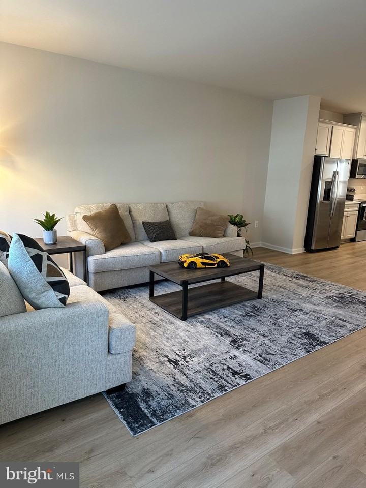 4908 Dunhaven Dr - Photo 4 of 25