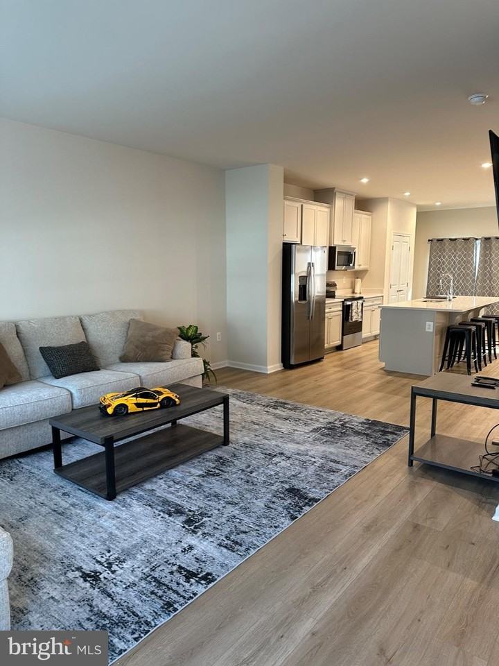 4908 Dunhaven Dr - Photo 5 of 25