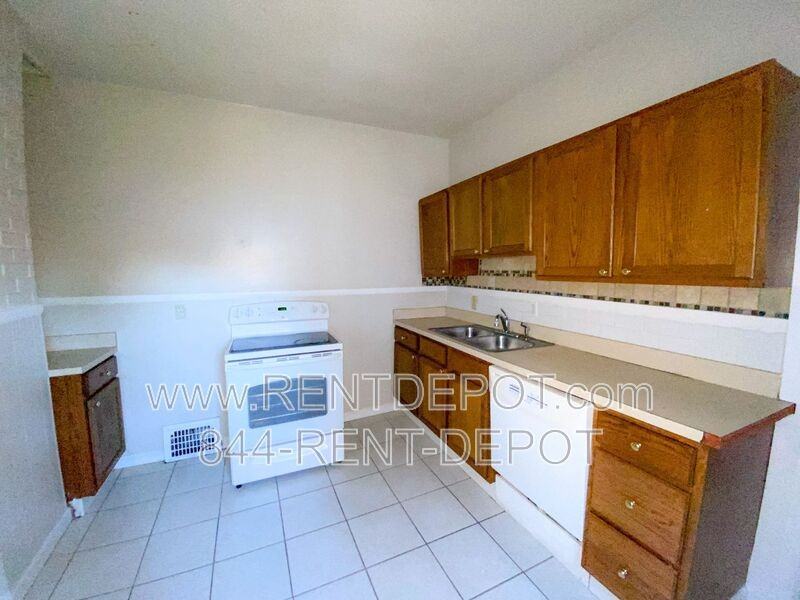 1729 S Kerth Ave - Photo 4 of 11