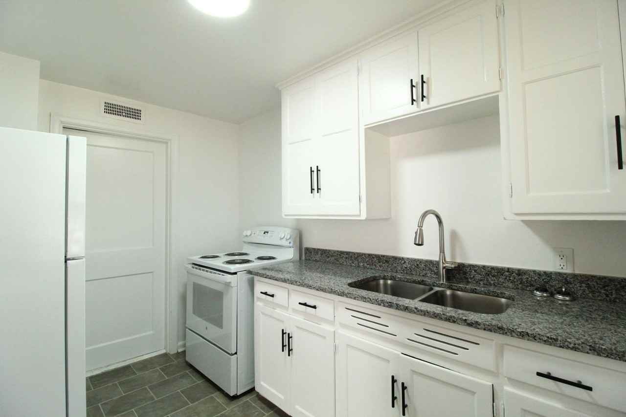 4407 S Parkway Dr - Photo 5 of 8