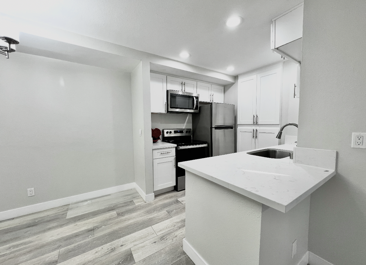 806 Coriander Drive - 1Unit E #1 - Photo 2 of 30