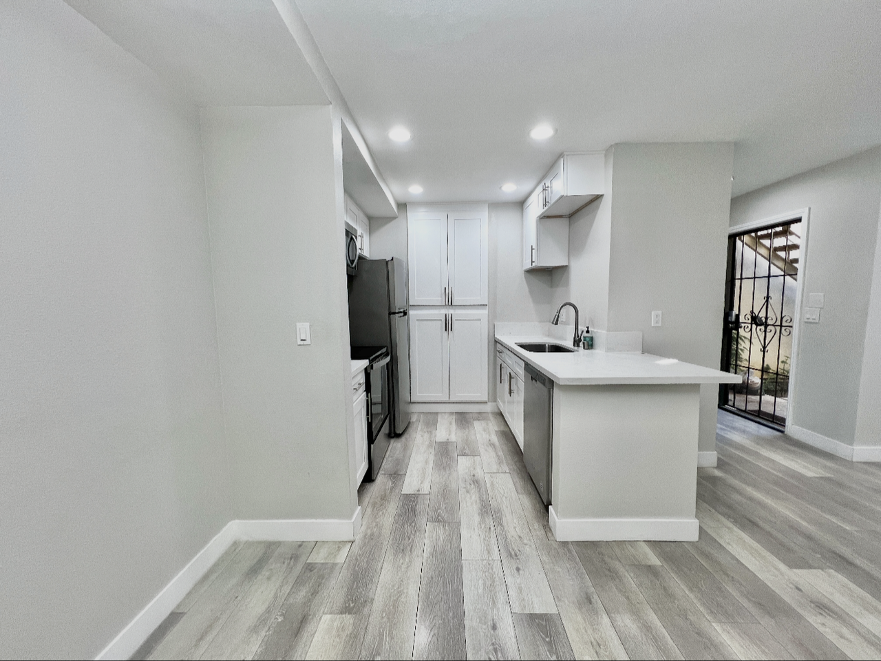 806 Coriander Drive - 1Unit E #1 - Photo 3 of 30