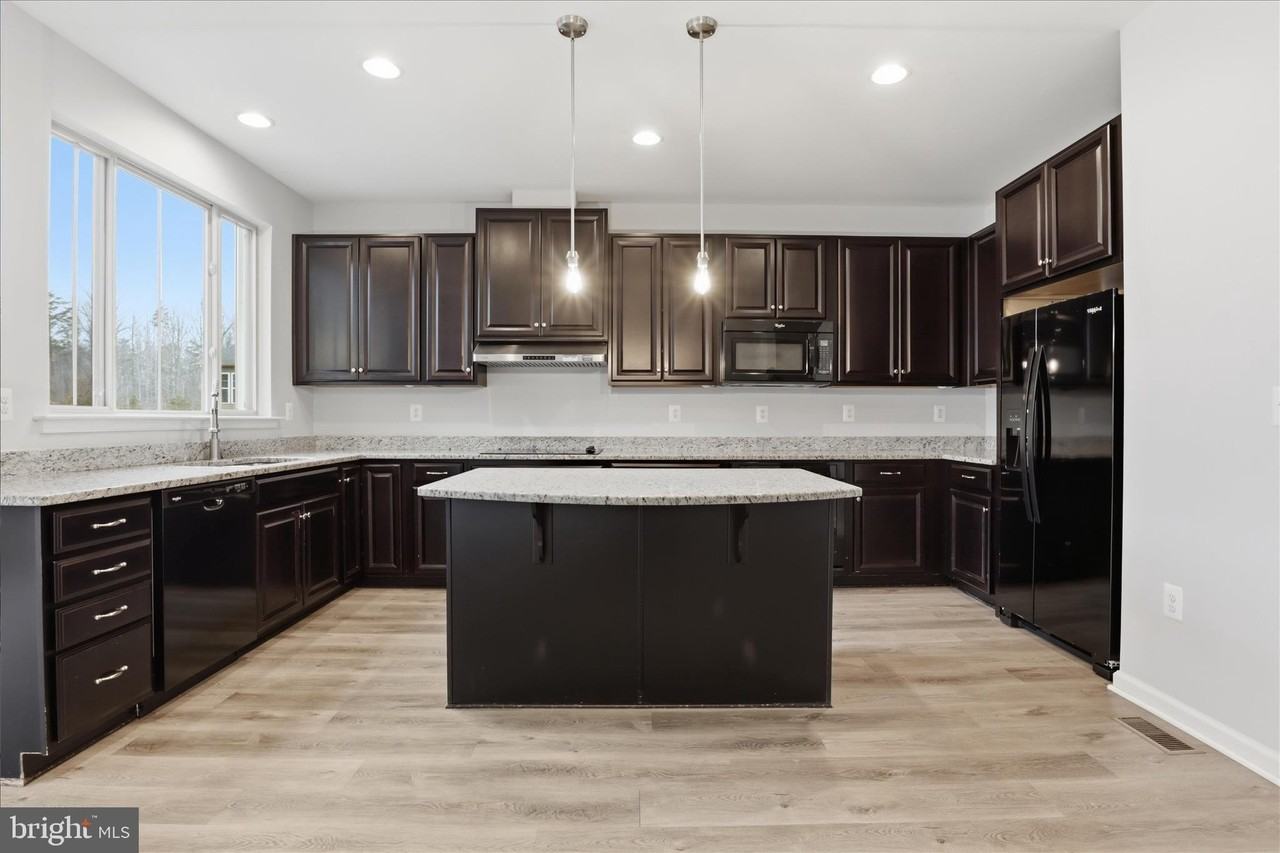 33 Forge Mill Rd - Photo 4 of 26