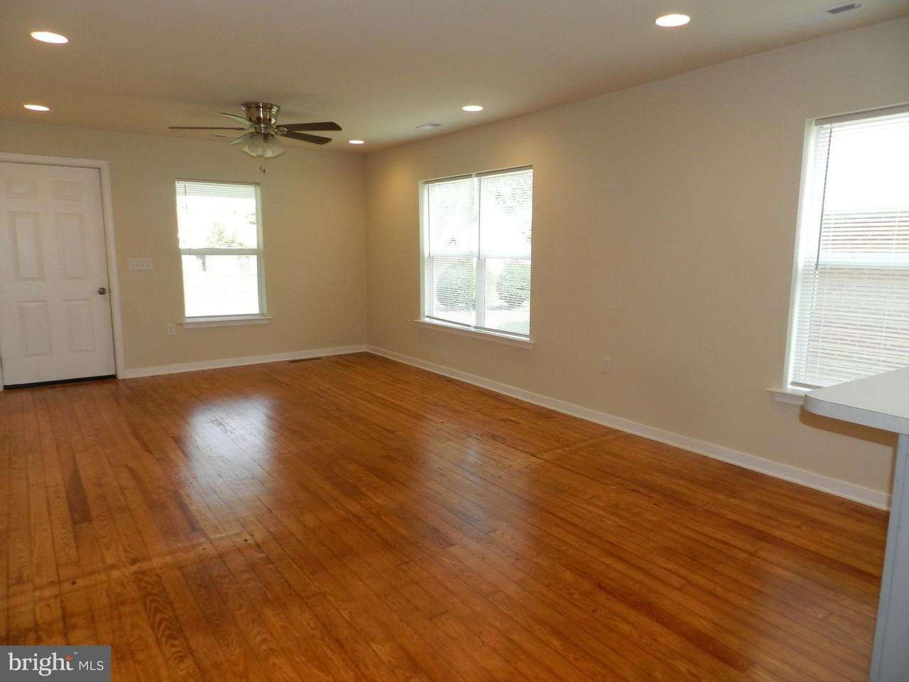 302 Claiborne Ave - Photo 3 of 15